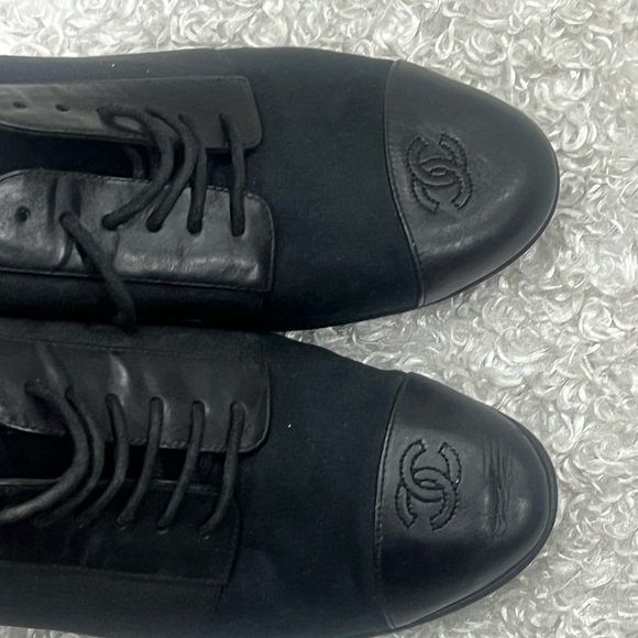 Chanel CC Interlocking Logo Oxfords - Picture 4 of 11